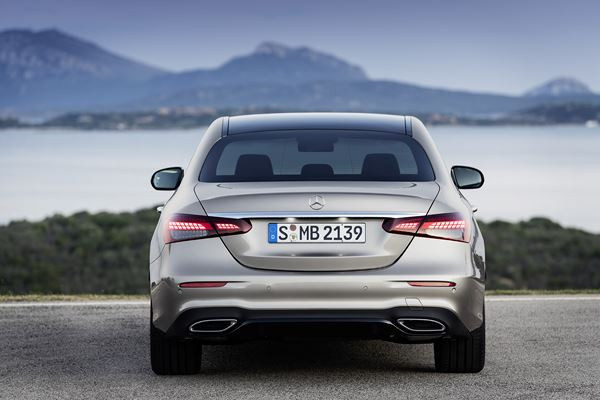La Mercedes Classe E Berline s'offre un design plus dynamique