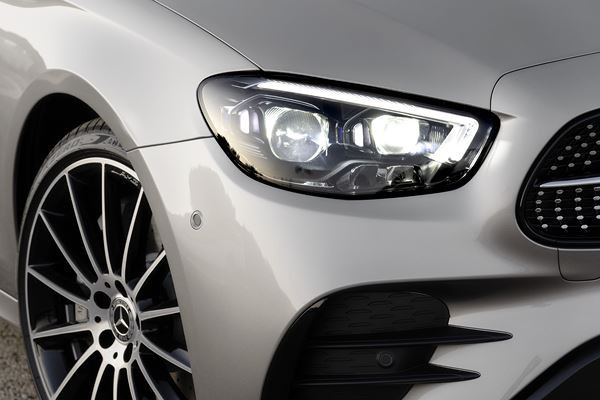 La Mercedes Classe E Berline s'offre un design plus dynamique