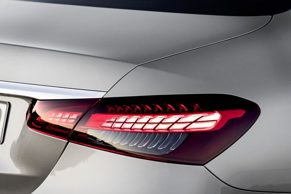 La Mercedes Classe E Berline s'offre un design plus dynamique