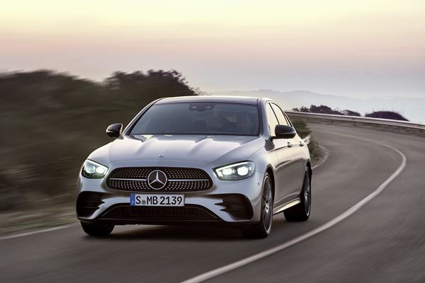 La Mercedes Classe E Berline s'offre un design plus dynamique