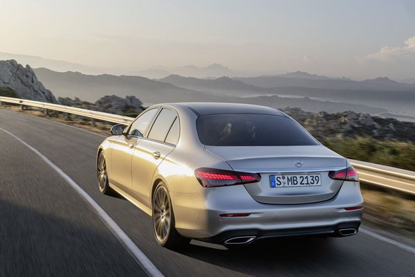 La Mercedes Classe E Berline s'offre un design plus dynamique