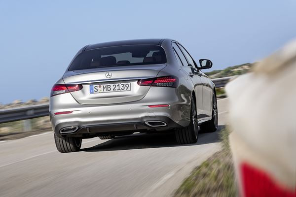La Mercedes Classe E Berline s'offre un design plus dynamique