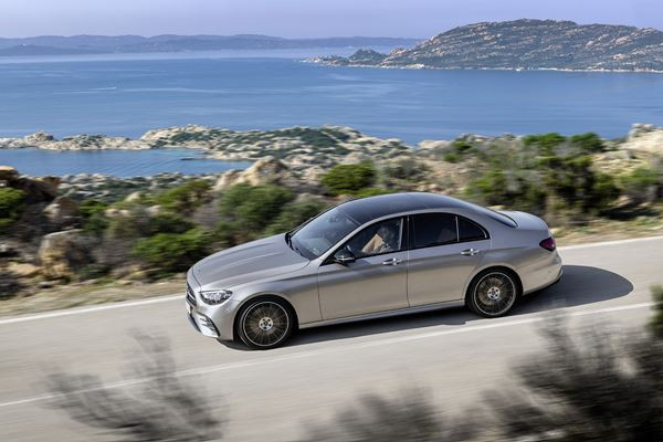 La Mercedes Classe E Berline s'offre un design plus dynamique