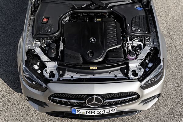 La Mercedes Classe E Berline s'offre un design plus dynamique