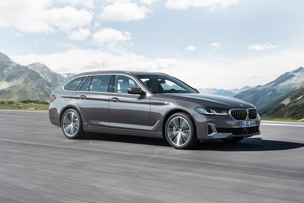La BMW Série 5 Touring affiche une prestance renforcée