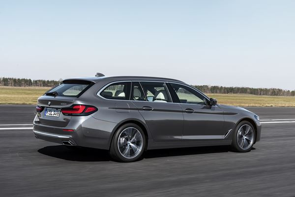 La BMW Série 5 Touring affiche une prestance renforcée
