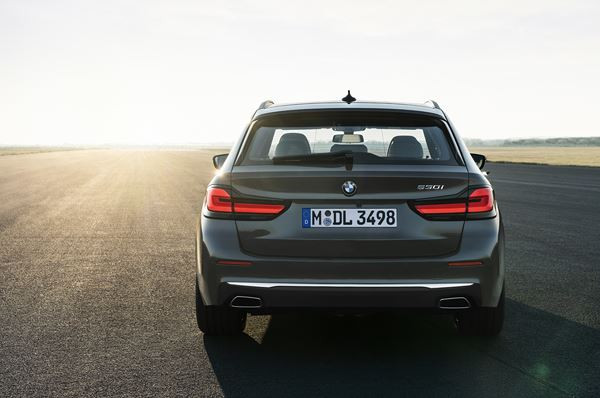 La BMW Série 5 Touring affiche une prestance renforcée