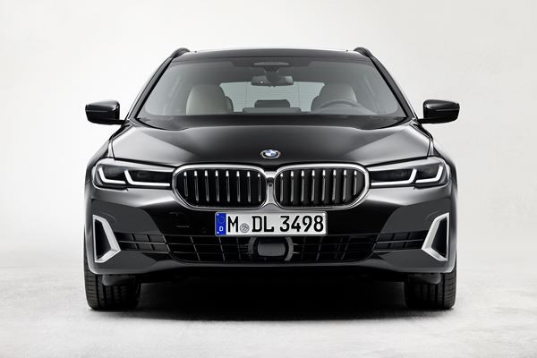 La BMW Série 5 Touring affiche une prestance renforcée