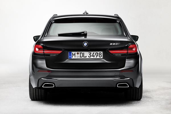 La BMW Série 5 Touring affiche une prestance renforcée