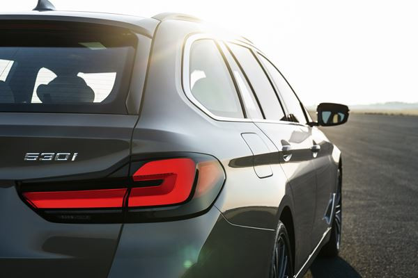 La BMW Série 5 Touring affiche une prestance renforcée