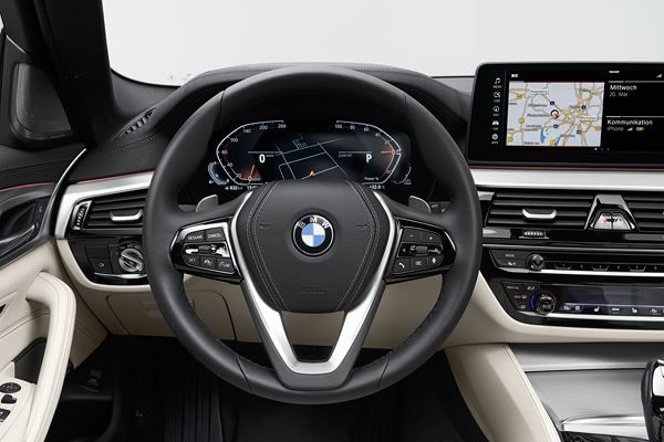 La BMW Série 5 Touring affiche une prestance renforcée