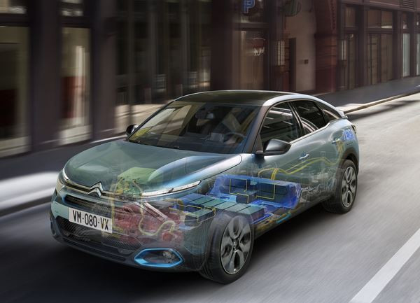 Citroën ë-C4: une berline compacte électrique surélevée à la lunette arrière inclinée