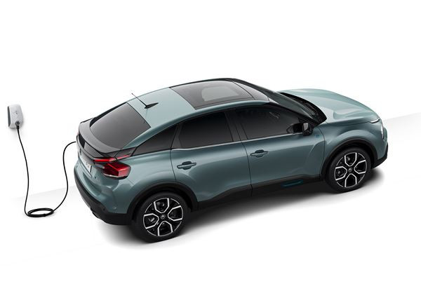 Citroën ë-C4: une berline compacte électrique surélevée à la lunette arrière inclinée