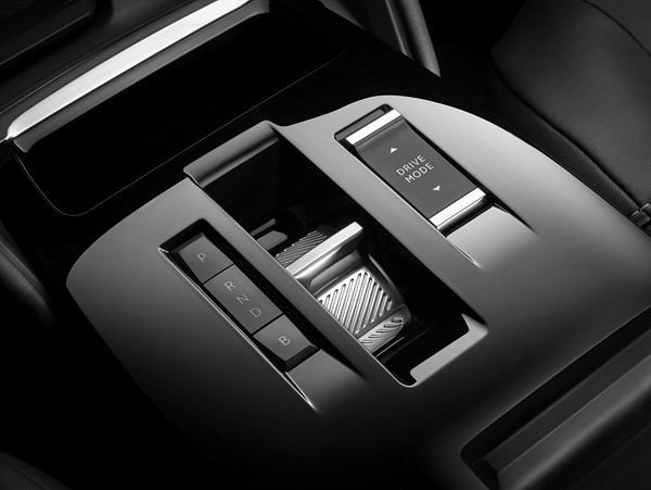 Citroën ë-C4: une berline compacte électrique surélevée à la lunette arrière inclinée