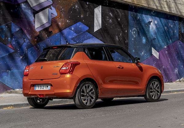 La Suzuki Swift restylée embarque une calandre 3D sportive