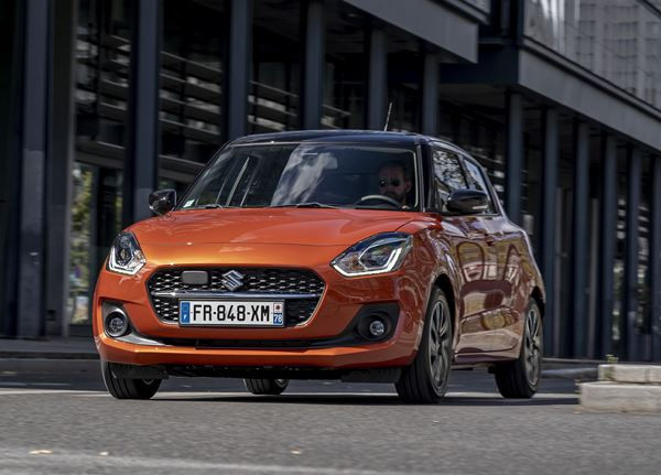 La Suzuki Swift restylée embarque une calandre 3D sportive