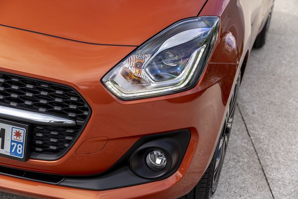 La Suzuki Swift restylée embarque une calandre 3D sportive