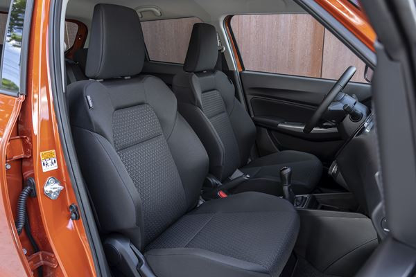 La Suzuki Swift restylée embarque une calandre 3D sportive