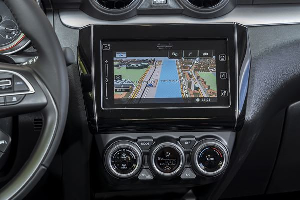 La Suzuki Swift restylée embarque une calandre 3D sportive