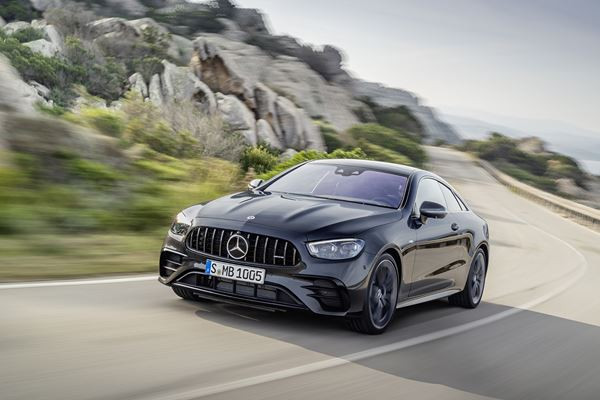 La Mercedes Classe E Coupé affiche un design plus sportif