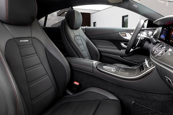 La Mercedes Classe E Coupé affiche un design plus sportif