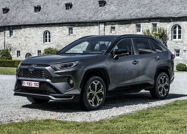 Le Toyota RAV4 Hybride Rechargeable affiche une autonomie électrique de 75 km