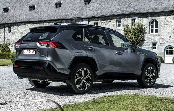 Le Toyota RAV4 Hybride Rechargeable affiche une autonomie électrique de 75 km
