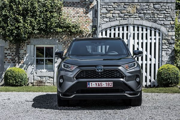 Le Toyota RAV4 Hybride Rechargeable affiche une autonomie électrique de 75 km