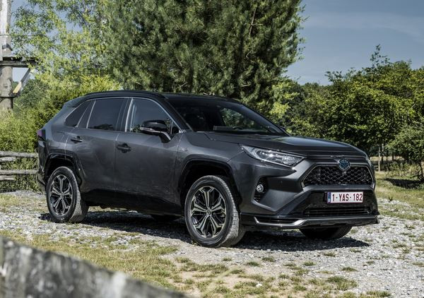 Le Toyota RAV4 Hybride Rechargeable affiche une autonomie électrique de 75 km