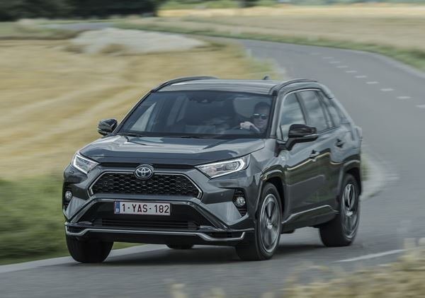 Le Toyota RAV4 Hybride Rechargeable affiche une autonomie électrique de 75 km