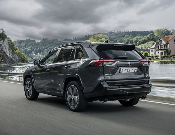 Le Toyota RAV4 Hybride Rechargeable affiche une autonomie électrique de 75 km
