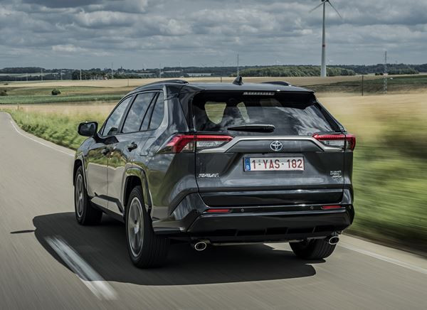 Le Toyota RAV4 Hybride Rechargeable affiche une autonomie électrique de 75 km