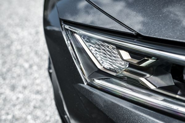 Le Toyota RAV4 Hybride Rechargeable affiche une autonomie électrique de 75 km