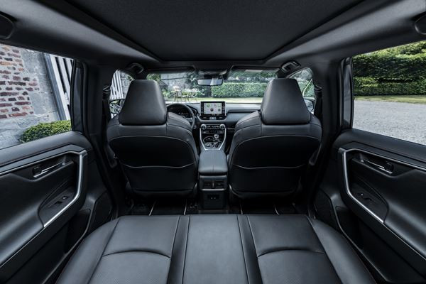 Le Toyota RAV4 Hybride Rechargeable affiche une autonomie électrique de 75 km