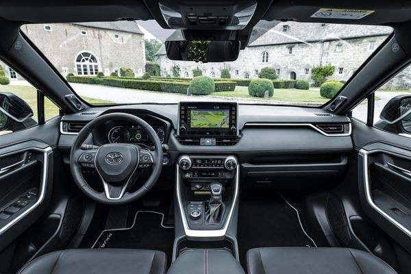 Le Toyota RAV4 Hybride Rechargeable affiche une autonomie électrique de 75 km