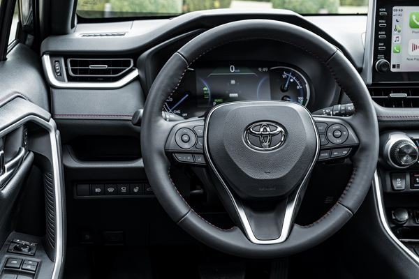 Le Toyota RAV4 Hybride Rechargeable affiche une autonomie électrique de 75 km
