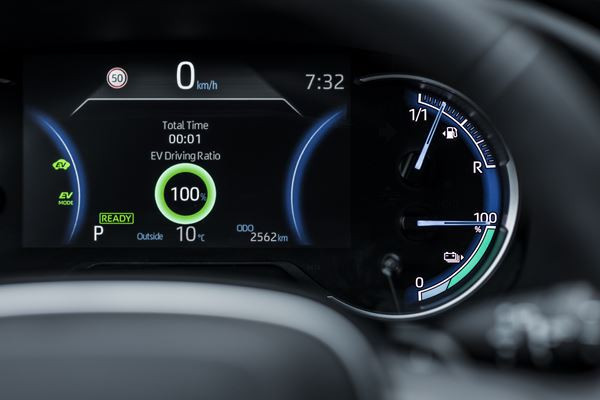 Le Toyota RAV4 Hybride Rechargeable affiche une autonomie électrique de 75 km