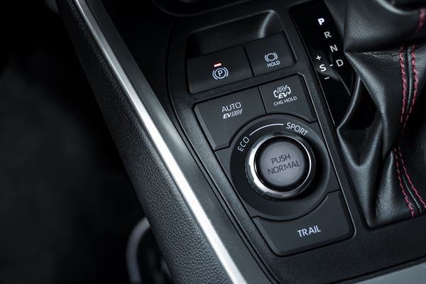 Le Toyota RAV4 Hybride Rechargeable affiche une autonomie électrique de 75 km