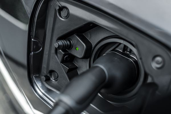 Le Toyota RAV4 Hybride Rechargeable affiche une autonomie électrique de 75 km