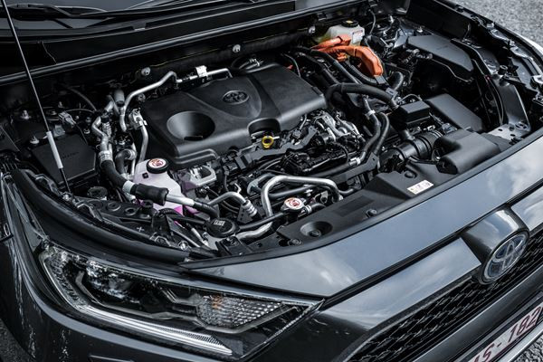 Le Toyota RAV4 Hybride Rechargeable affiche une autonomie électrique de 75 km