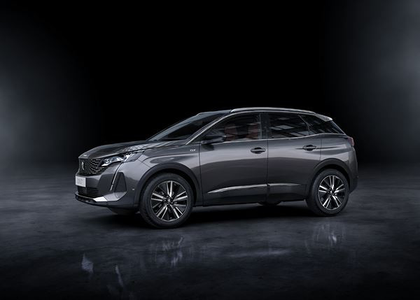 Le SUV Peugeot 3008 affiche une calandre sans cadre prolongée d’ailettes