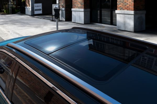 Le SUV sept places Peugeot 5008 s'offre une calandre sans cadre