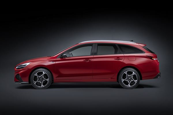 Le break Hyundai i30 SW restylé adopte un design plus aérodynamique