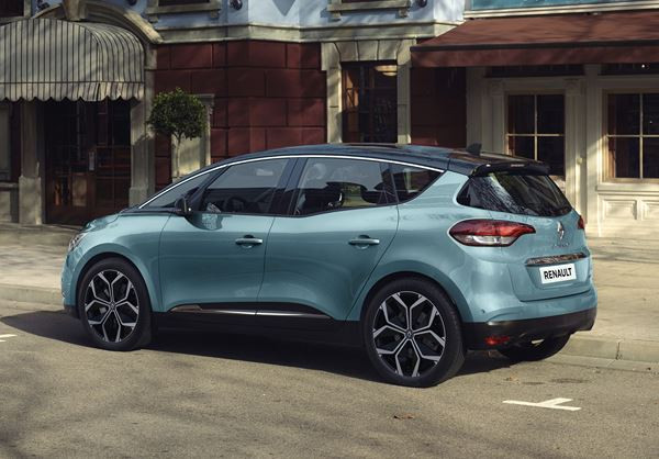 Le Renault Scenic s’offre un design très légèrement rafraichi