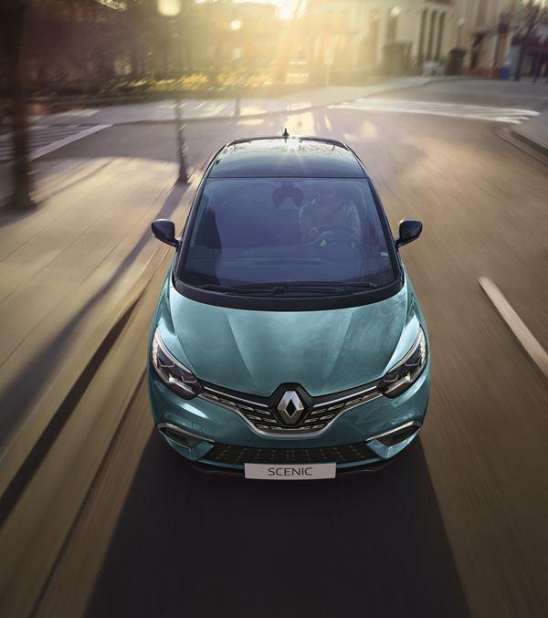 Le Renault Scenic s’offre un design très légèrement rafraichi