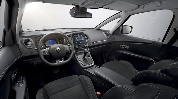 Le Renault Scenic s’offre un design très légèrement rafraichi