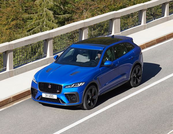 Le Jaguar F-Pace SVR à moteur V8 développe une puissance de 550 chevaux