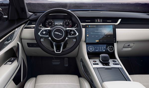 Le Jaguar F-Pace SVR à moteur V8 développe une puissance de 550 chevaux