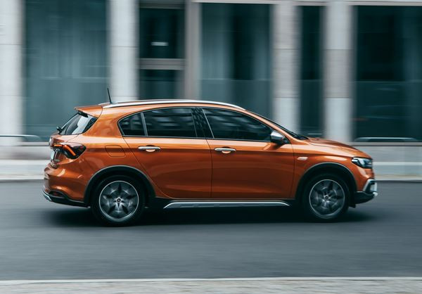 La version crossover Cross de la Fiat Tipo est proposée à partir de 18 990 euros
