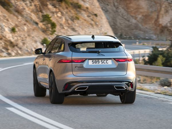 Le SUV sportif Jaguar F-Pace s'offre une présence visuelle plus affirmée